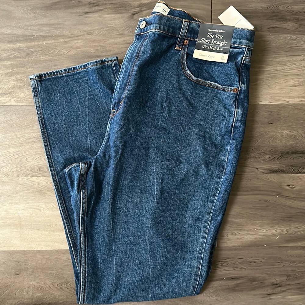 *NWT* Abercrombie & Fitch Dark Wash Denim